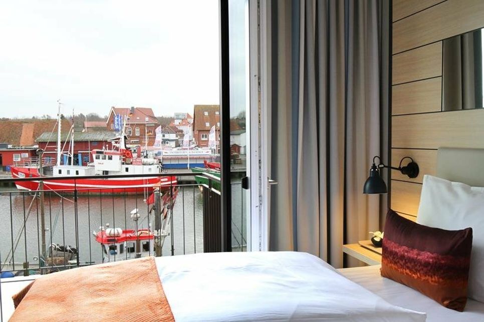 Als wäre man an Bord eines Luxus-Kreuzfahrtschiffes: Traumhafter Blick auf den Hafen.
