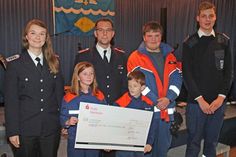 Übergabe eines Schecks für die Jugendfeuerwehr Stein.