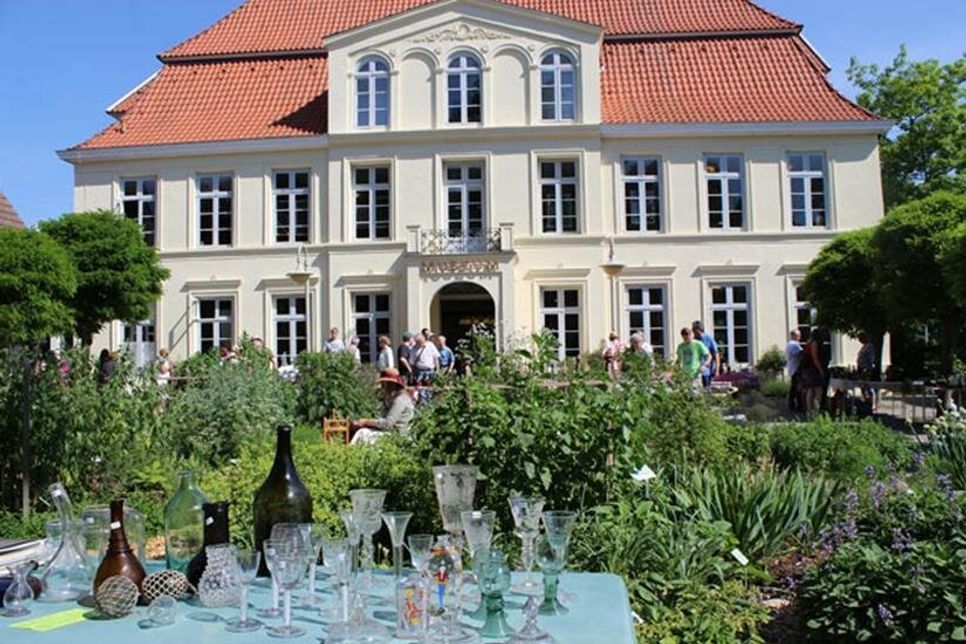 „Tausch – Kauf – Verkauf“: Glas in allen Variationen wechselt den Besitzer.
