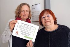 Julia Dabelstein (l., Frauenberatung und Notruf Ostholstein) und Christa Feigl (Frauenhaus Ostholstein) stehen hilfesuchenden Frauen beratend in Ratekau zur Seite.