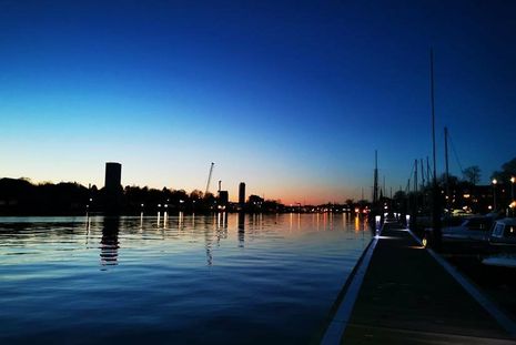 Alexander Krenz hat diesen tollen Sonnenuntergang am Neustädter Hafen von Steg A aus erwischt.