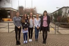 Henna Friederike Grüllich (2. v. lks.), Kreismeisterin Dressur LK 6, und die  Mädchen aus der Mannschaft des Kreismeister, rechts die Mannschaftsführerin Christin Bendfeld.