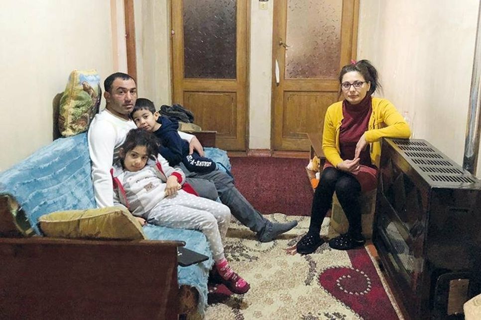 Das abgeschobene Ehepaar befindet sich mit seinen beiden kleinen Kindern jetzt auf engem Raum bei Verwandten in Armenien.