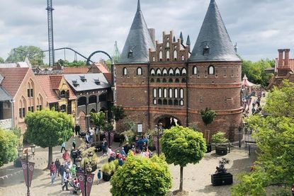 Vor dem Eingang des Hans-Parks bildeten sich am Eröffnungstag lange Schlangen.