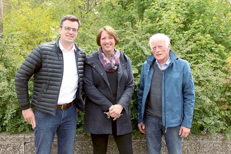 Henning Pries, Regine Wroblewski und Jochen Pries zur Spendenübergabe im Mai in Gremersdorf.