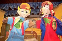 Alle Figuren sind aus Holz geschnitzt.