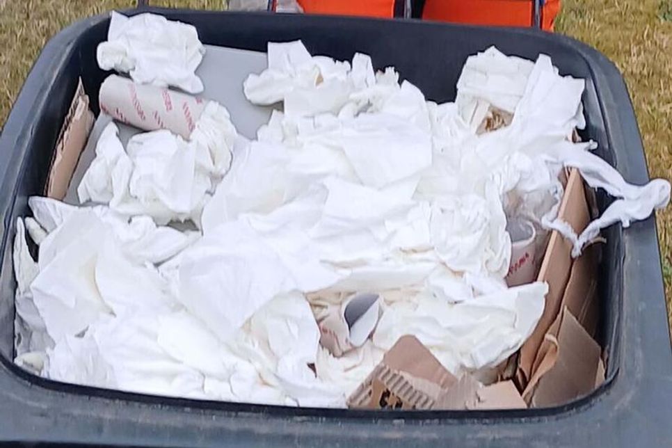 Der ZVO appelliert an alle Bürgerinnen und Bürger: Küchenpapier und Taschentücher gehören nicht in die Papiertonne, sondern in die Restmülltonne. (Foto: ZVO)
