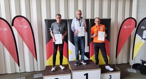 Silber für Peter Massny (lks.) bei der Deutschen Marathon Meisterschaft in Hannover.