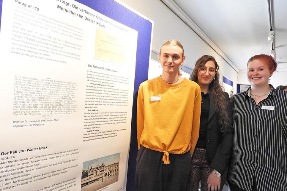 Forschten zur Diskriminierung homosexueller Menschen: Calvin Winston Rüter, Merna Hasan und Tessa Jolie Hartmann.