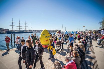 Die Riesen-Osterei-Parade ist jedes Jahr ein Highlight des Osterprogramms in Travemünde.