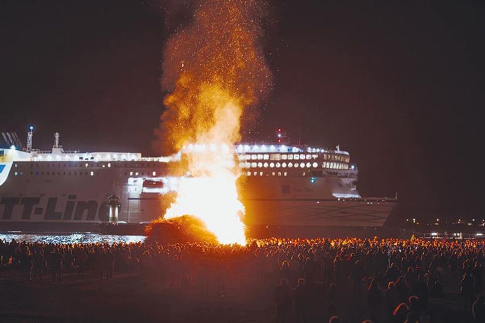 Das Osterfeuer in Travemünde ist inzwischen eines der größten an der Ostseeküste.