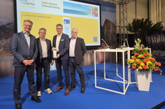 Thomas Nitsch (Referent Technik & Infrastruktur des Caravaning Industrie Verband e.V.), Gunnar Mehnert (BVCD-SH e.V.), Tourismusdirektor Oliver Behncke und Raymond Eckl (1. Vorsitzender des CTJ) bei der Preisverleihung in Essen