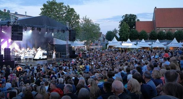 Das Eröffnungskonzert des Europäischen Folklore-Festivals gehört zu den beliebtesten Veranstaltungen im Festivalkalender.