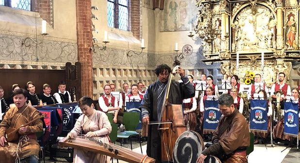 Nationale und internationale Gruppen präsentieren ihr musikalisches Können.