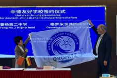 Die Grömitzer Gemeinschaftsschule ist offiziell Partnerschule der renommierten Shanghaier Schule Cao Yang No. 2 High School. Schulleiter Jan-Eric Hertwig unterzeichnete eine entsprechende Vereinbarung.