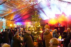 Neben den legendären After-Work-Partys immer donnerstags mit DJ Florian Stolz, heißt es immer samstags „Bühne frei“ beim „Wintertreff Live“.