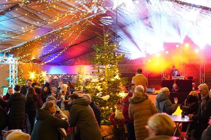 Neben den legendären After-Work-Partys immer donnerstags mit DJ Florian Stolz, heißt es immer samstags „Bühne frei“ beim „Wintertreff Live“.