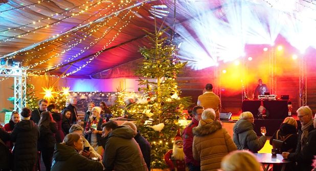 Neben den legendären After-Work-Partys immer donnerstags mit DJ Florian Stolz, heißt es immer samstags „Bühne frei“ beim „Wintertreff Live“.