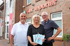 Autor Heinrich Evers mit Illustratorin Elke Grotelüschen und Verleger Uwe Muchow (v. lks.).