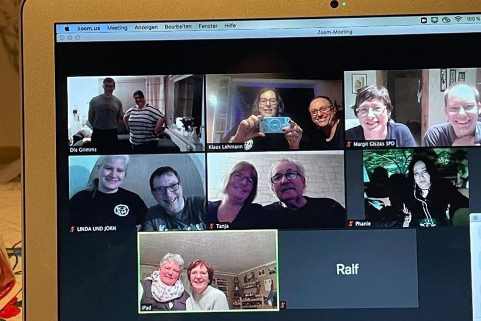 Ungewöhnliche Zeiten verlangen nach ungewöhnlichen Methoden: Getanzt wird ab sofort im heimischen Wohnzimmer.