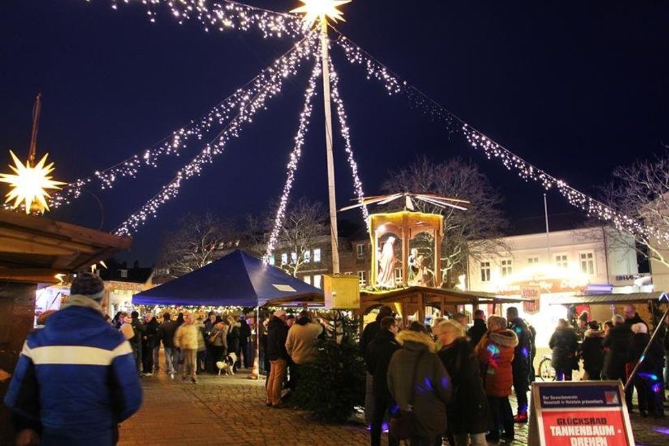Immer donnerstags findet auf dem Meerchenwald die „After-Work-Party“ von 17 bis 22 Uhr statt. Auch am vergangenen Donnerstag nutzten viele Neustädter das Angebot und kamen nach Feierabend auf einen Glühwein oder heißen Kakao inmitten der Meerchenhütten in stimmungsvoller Atmosphäre zusammen. DJ Florian Stolz sorgte mit Weihnachtsliedern, Schlagern und Charthits für richtig gute Stimmung.