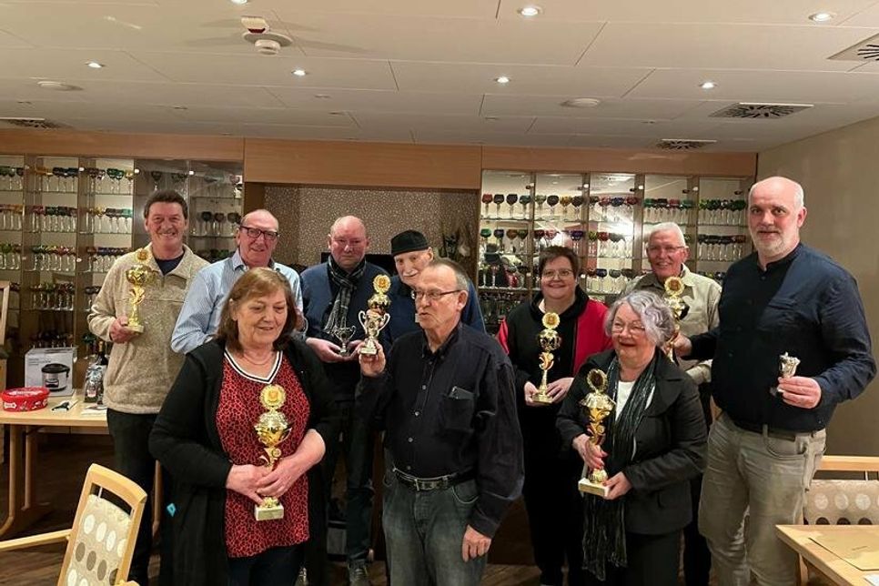 Alle Sieger haben sich über die Pokale gefreut.