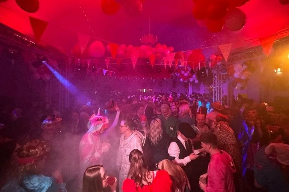 Gefeiert wurde bis um 4 Uhr am frühen Sonntagmorgen mit bester Unterhaltung vom Music-Xpress-Langenhagen.