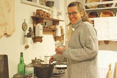„Kosmetik einfach selber machen“ können die Teilnehmer des Workshops mit Claudia Hofer im Dorf- und Schulmuseum Schönwalde. Die Produkte reichen vom Lippenbalsam und Handcreme über Handwaschpaste und Deo-Creme bis hin zu einem Kaffee-Peeling.