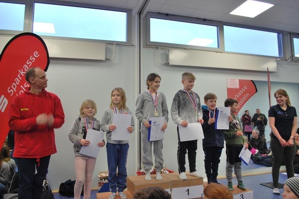 Die kleinsten Rettungssportler Wilhelmine Wroblewski, Aimee Bartels, Phillis Dohm, Joshua Wiese, Max-Lönne Schmidt und Matti Radant (v. lks.).