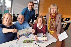 Mit Kristina Severin (l.) vom „Haus der kleinen Forscher“ stellten Volker Olbers (v.l.), Manfred Beckmann, Angela Prüß und Brigitte Rahlf-Behrmann aus dem Stiftungsvorstand das Programm 2018 der Kinderuni vor. Start ist am kommenden Samstag. (Foto: Stefan Setje-Eilers)
