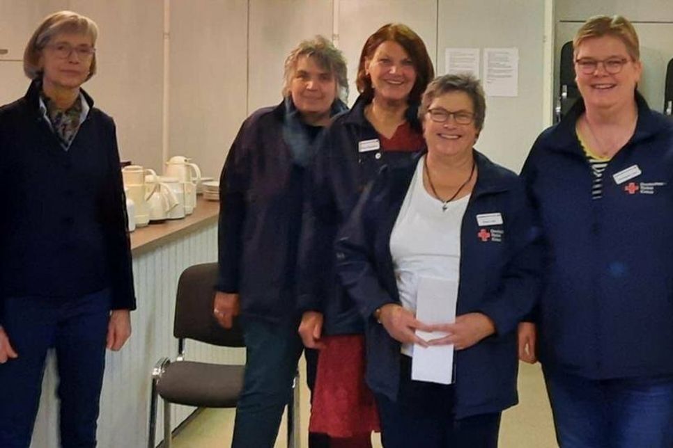Else von Ludowig (Kreisverband DRK), Gudrun Gradert, Helga Hagedorn, Petra Lühr und Michaela Laas (v. lks.).