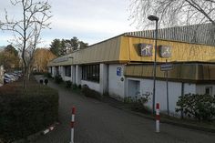 Das über 30 Jahre alte und marode Eissport- und Tenniscentrum (ETC) im Kurpark von Timmendorfer Strand muss jetzt von der Gemeinde kostenintensiv grundsaniert werden. Dafür stimmte die Mehrheit beim Bürgerentscheid am Sonntag. (Foto: René Kleinschmidt)