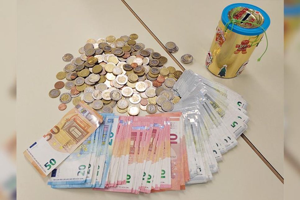 Das gespendete Geld vom „Lebendigen Adventskalender“.