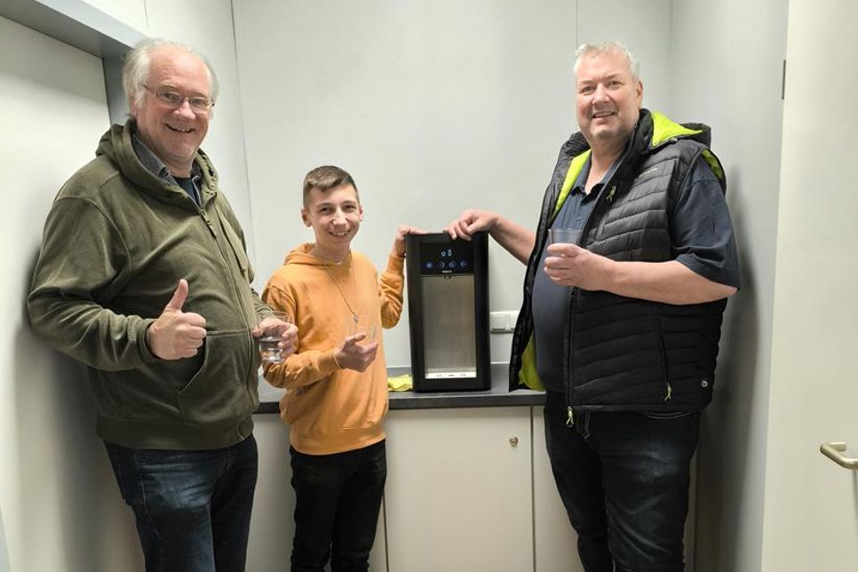 Große Freude an der Gemeinschaftsschule Grömitz über den neuen Wasserspender.