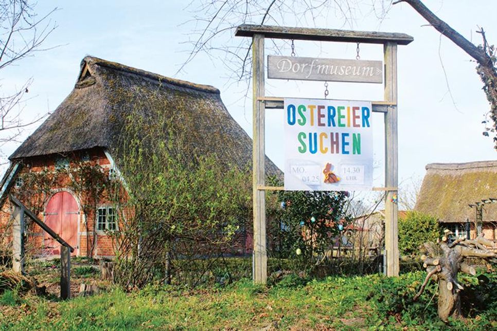 Am Ostermontag lädt das Dorfmuseum Ratekau zum Ostereiersuchen ein.