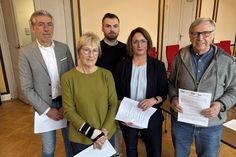 Die Fraktionschefs (v.l.) Matthias Rachfahl (CDU), Monika Obieray (Grüne), Marius Winkler (FDP), Sonja Wirges (Freie Wähler) und Uwe Tewes (SPD) nahmen am Sonnabend Stellung zur Causa „Eutiner Festspiele“. Foto: Graap
