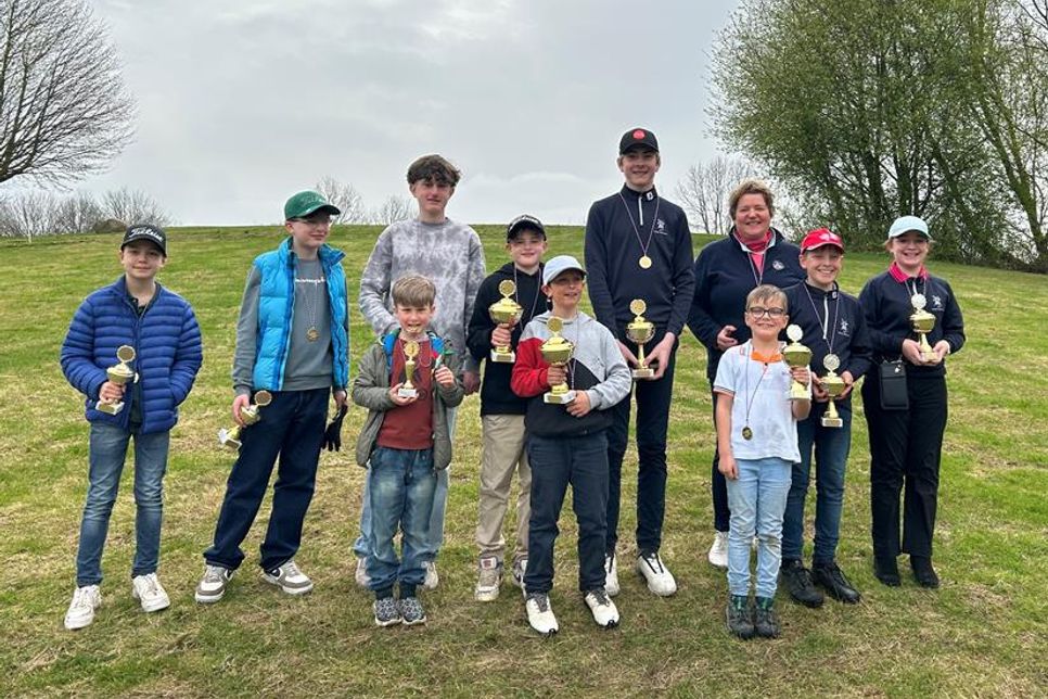 Die Teilnehmenden der Oster-Jugendwoche mit Jugendwartin Steffi Buhtz.