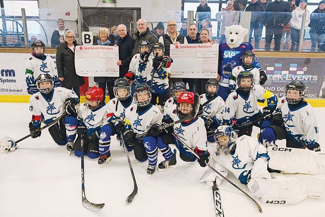 Überschuss vom Weihnachtsmarkt: Aktivgruppe spendet 1.500 Euro an Kinderherz und Eishockey-Nachwuchs