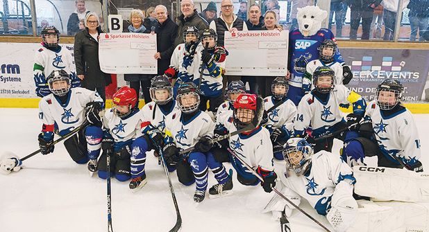 Überschuss vom Weihnachtsmarkt: Aktivgruppe spendet 1.500 Euro an Kinderherz und Eishockey-Nachwuchs