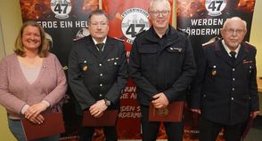 Geehrt: Katrin Raabe, Holger Klippstein, Harald Bebensee und Manfred Höfs (v. lks.).