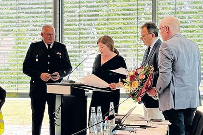 Jörg Renzow (v.li.), Bürgermeisterin Julia Samtleben, Bürgervorsteher Manfred Beckmann und Ordnungsamtsleiter Stefan Köhler.