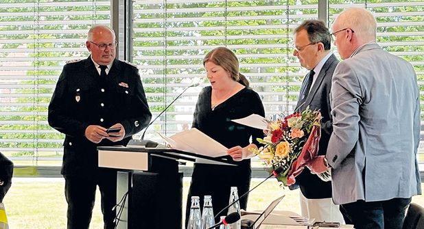 Jörg Renzow (v.li.), Bürgermeisterin Julia Samtleben, Bürgervorsteher Manfred Beckmann und Ordnungsamtsleiter Stefan Köhler.
