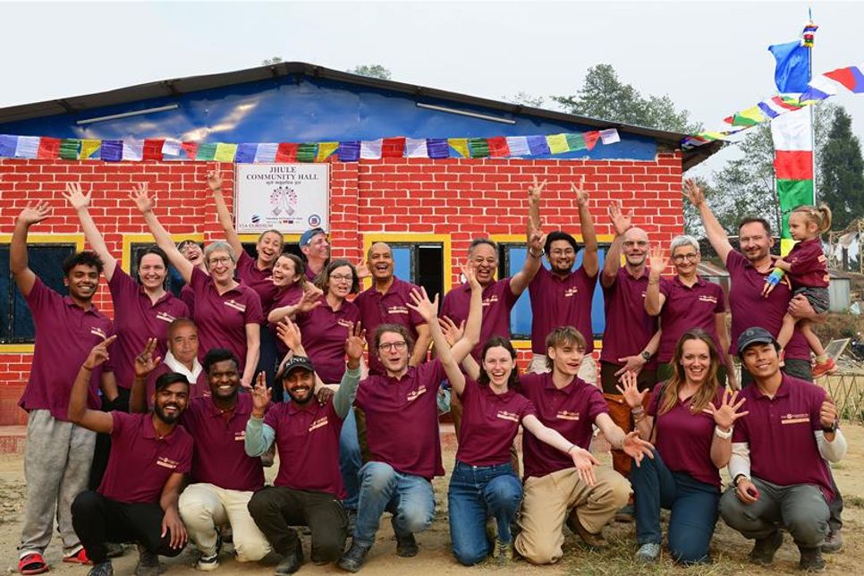 Das internationale Via Cordium Team bei der Einweihung des Gemeindehauses mit integrierter Krankenstation.