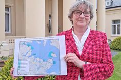 Umwelt-Staatssekretärin Katja Günther hatte eine Karte dabei, auf der die drei neuen Schutzgebiete eingezeichnet sind.