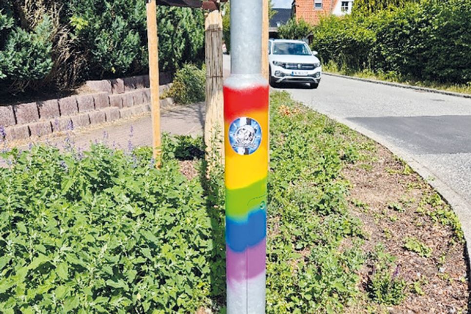 Die Gemeinde Stockelsdorf erstattet Anzeige wegen Sachbeschädigungen an Straßenlaternen.