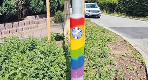 Die Gemeinde Stockelsdorf erstattet Anzeige wegen Sachbeschädigungen an Straßenlaternen.