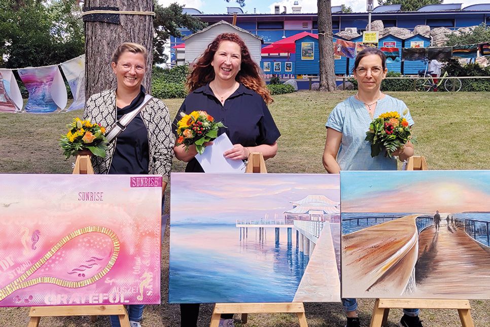 Karoline Mietschke (links, 3. Platz), Corinna Bunzek (2. Platz) und Anne-Marie von Gäßler (rechts, 1. Platz) waren erfolgreich in der Kategorie „Freizeitkünstlerinnen“.