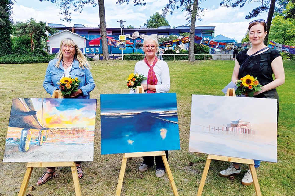 In der Kategorie „Professionelle Künstlerinnen“ wurden Sonja Knoop (links, Platz 3), Martina Baumgardt (Platz 2) und Jana Gaul (rechts, Platz 1) als Siegerinnen geehrt.
