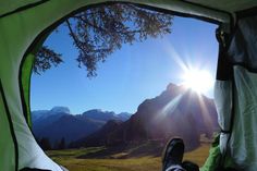 Ganz nah bei der Natur und herrlich erholsam. Der Campingtrend 2024 geht zum Micro-Camping und legalen Wildcampen.