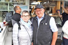 Waltraud und Bertholt Mehlen holten sich lieber einen heißen Kaffee am Kiosk.